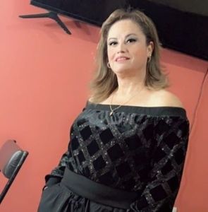 Meet your Posher, Alma